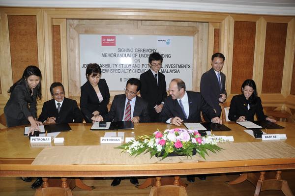 BASF and Petronas sign MoU to explore new joint investment