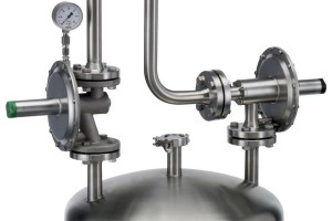 Low-pressure control valve for reactors