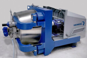 Horizontal peeler centrifuge